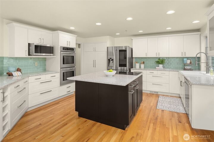 Property Photo:  14220 SE 77th Street  WA 98059 