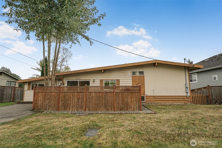 Property Photo:  15425 SE 11th Street  WA 98007 