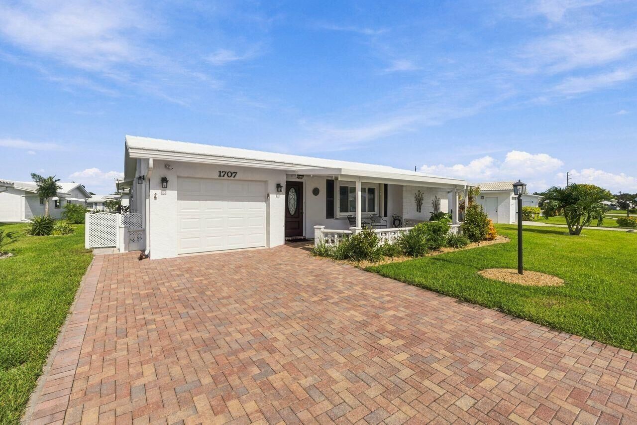 Property Photo: 1707 SW 18th Street FL 33426