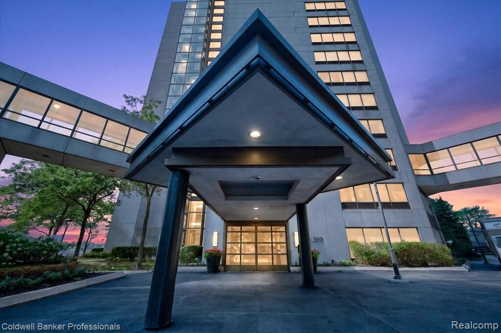 Property Photo:  1001 W Jefferson Riverfront Drive 14-G  MI 48226 