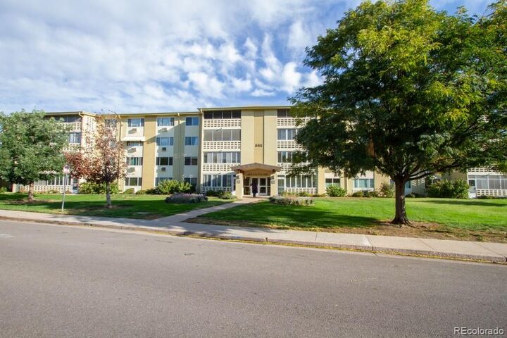 Property Photo: 660 S Alton Way 4A CO 80247
