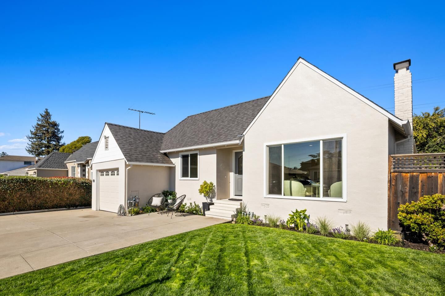 Property Photo: 725 Guildford Avenue CA 94402