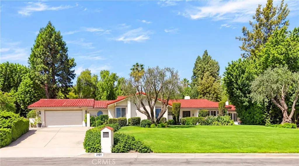 Property Photo:  2101 Pioneer Avenue  CA 92831 