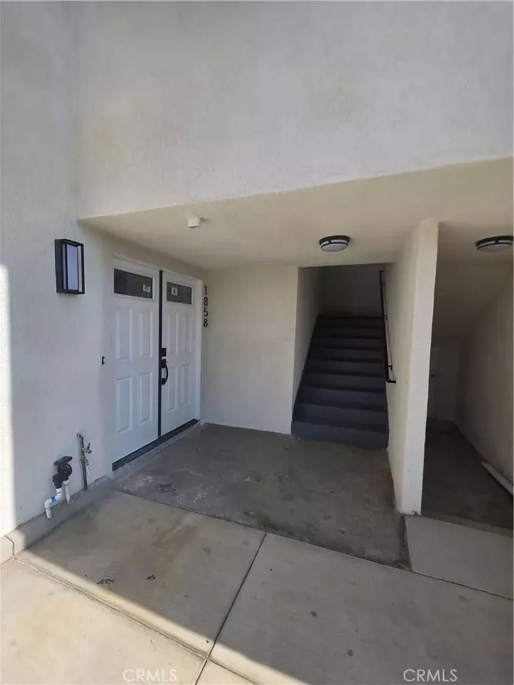 Property Photo:  1858 W 48th Street 2  CA 90062 