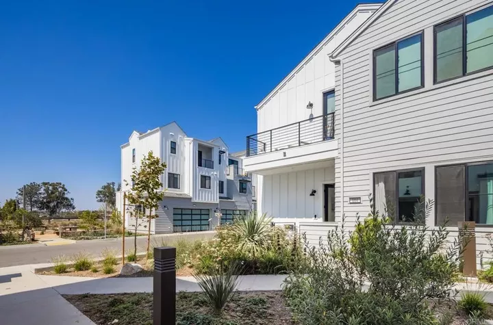 Property Photo:  1502 Livorno Place 104  CA 92024 
