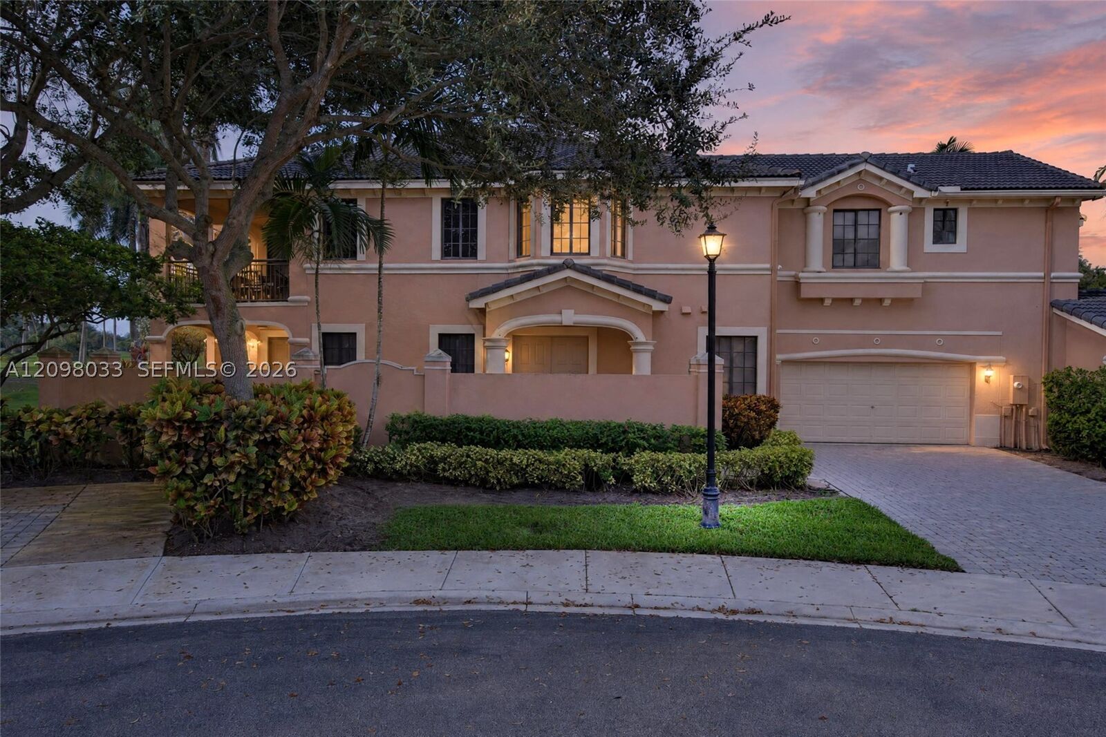 Property Photo: 2737 Center Ct Dr 1-18 FL 33332