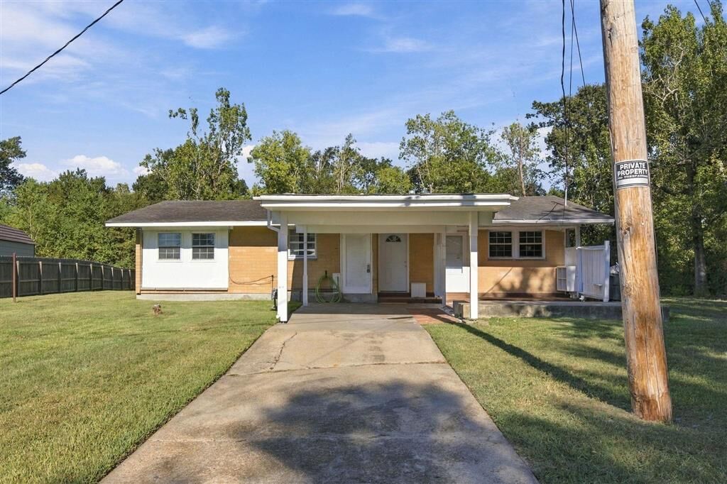 Property Photo:  843 Jacox Lane  LA 70615 