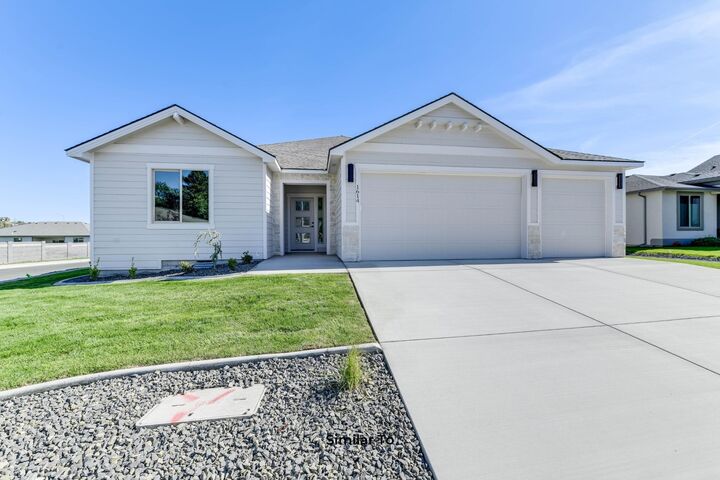 Property Photo: 1425 N High Desert Dr WA 99006