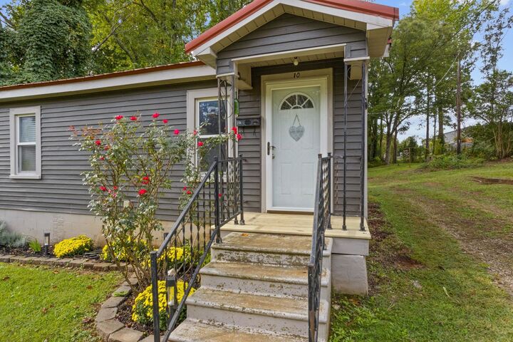 Property Photo:  10 Hollywood Street  SC 29349 