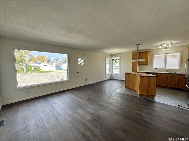 Property Photo:  218 2nd Avenue E  SK S0K 0M0 