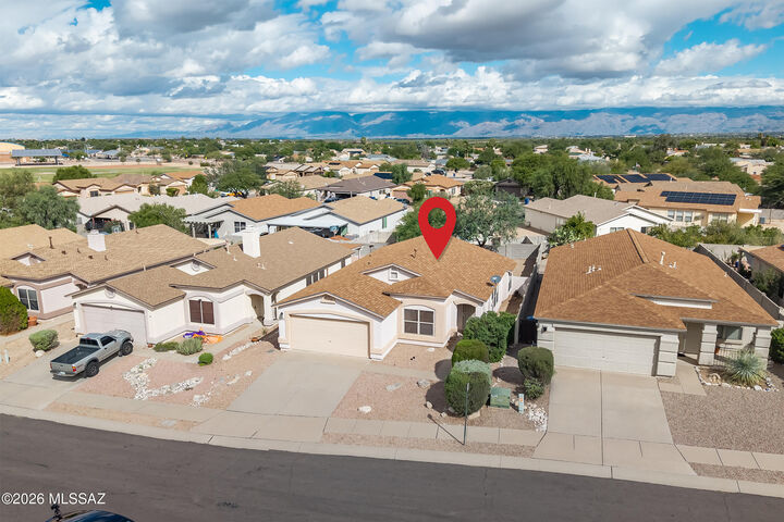 Property Photo: 10047 E Arizona Sunset Drive AZ 85747