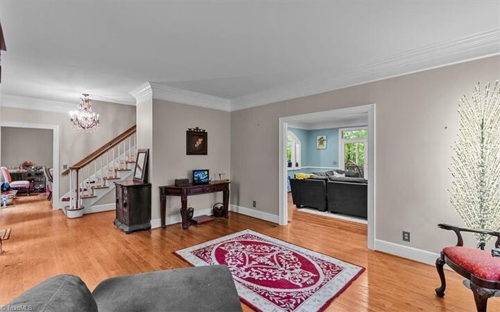 Property Photo: 1035 Viewmont Drive NC 27205