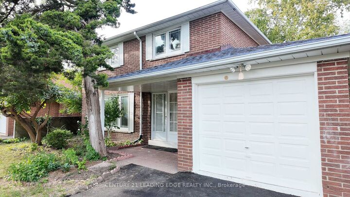 Property Photo: 39 Waddington Crescent ON M2J 2Z9