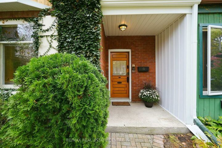 Property Photo:  71 Lyall Avenue  ON M4E 1W1 