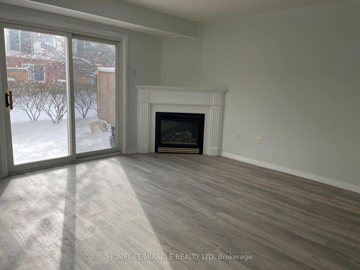 Property Photo:  5055 Heatherleigh Avenue 9  ON L5V 2R6 