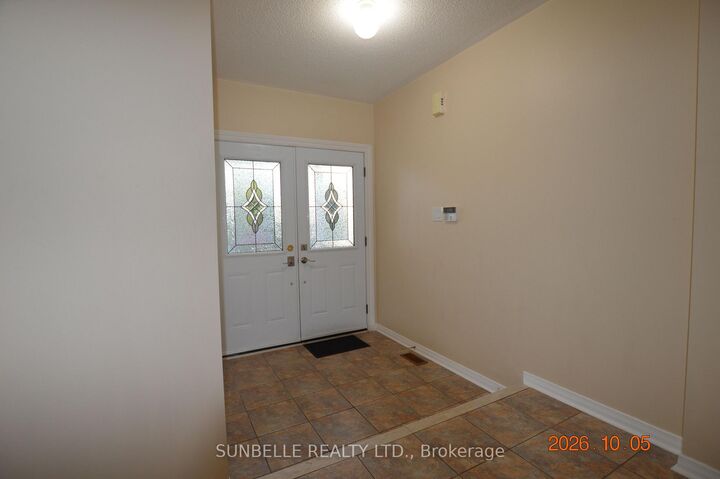 Property Photo:  5709 Volpe Avenue  ON L5V 3A5 