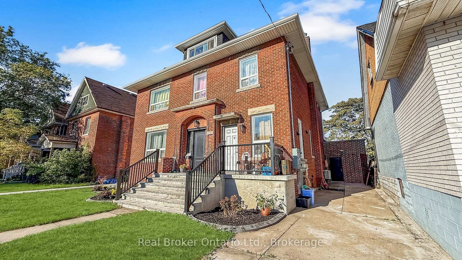 Property Photo:  119 Ottawa Street N  ON L8H 3Y9 