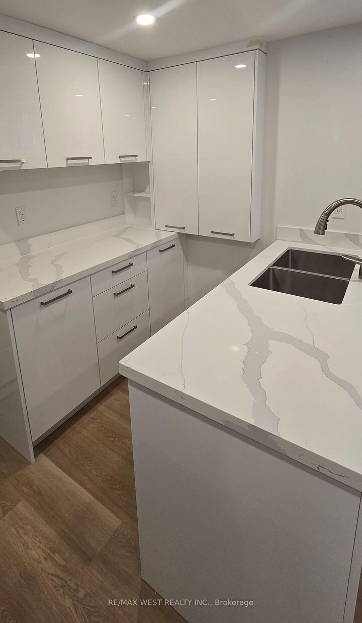 Property Photo:  82 Madawaska Avenue Basement  ON M2M 2R3 