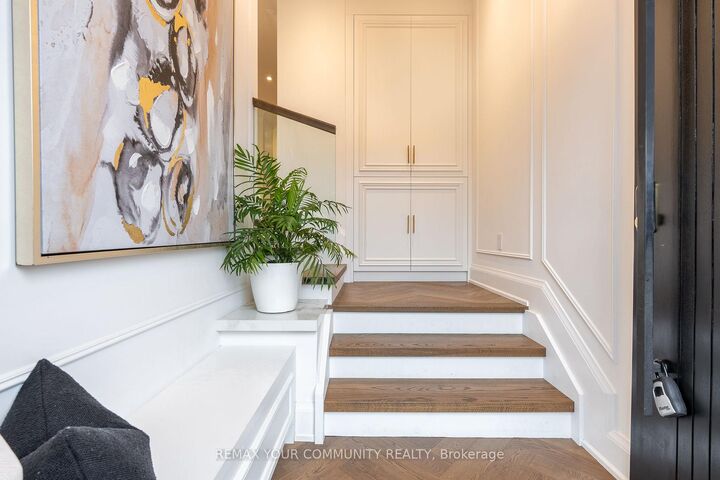 Property Photo:  263 Linsmore Crescent  ON M4J 4L6 