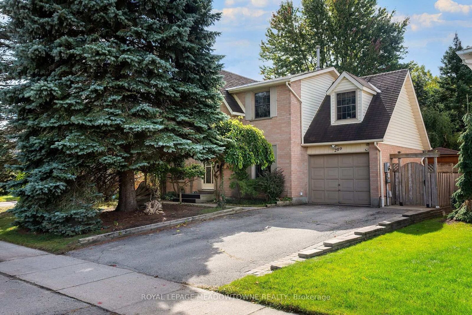 Property Photo:  209 Elmira Road S  ON N1K 1R2 