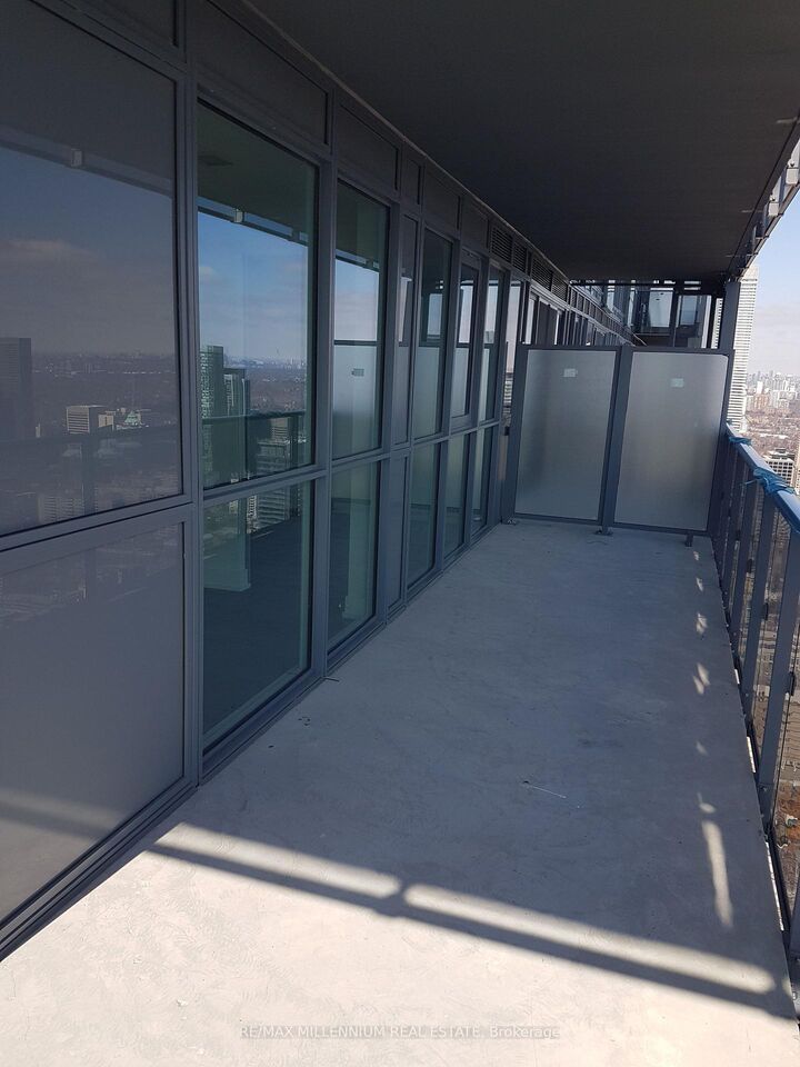 Property Photo:  7 Grenville Street 5710  ON M4Y 0E9 