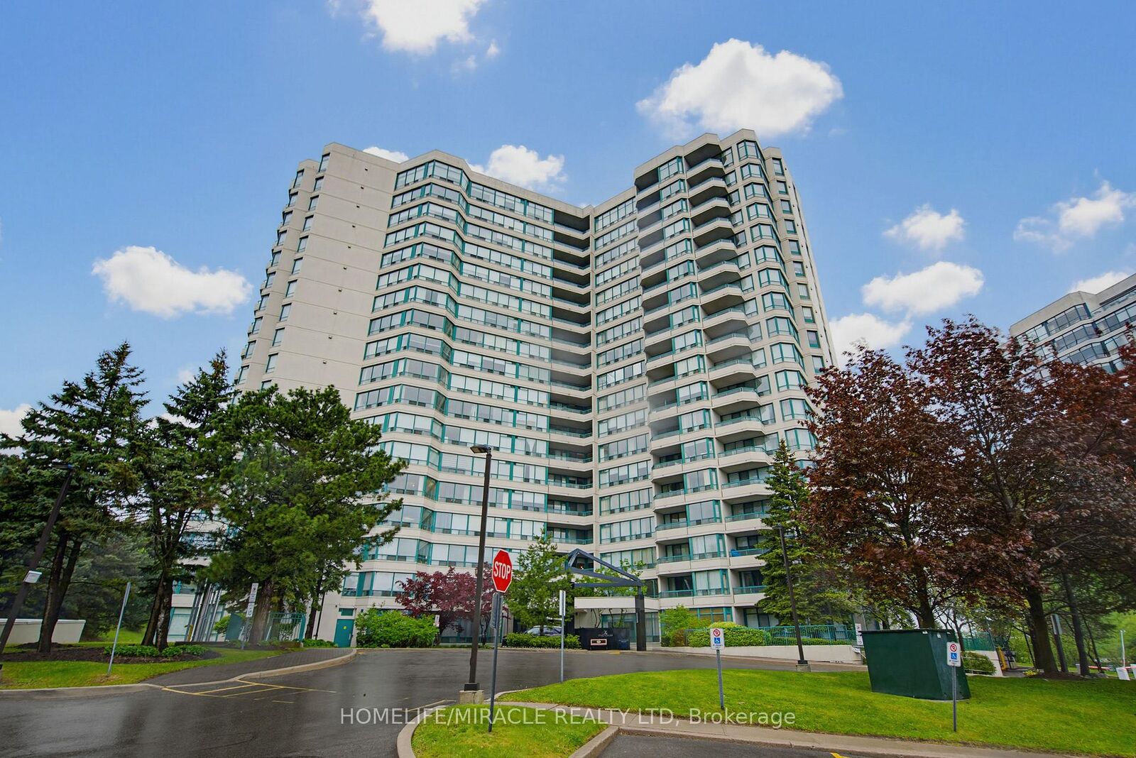 Photo de la propriété:  7250 Yonge Street Ph211  ON L4J 7X1 