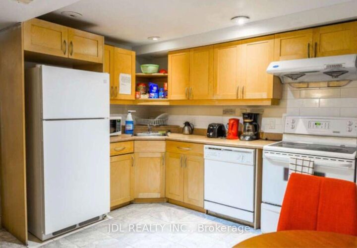 Property Photo:  3 Pembroke St Street Master Bedroom  2nd Floor  ON M5A 2N6 