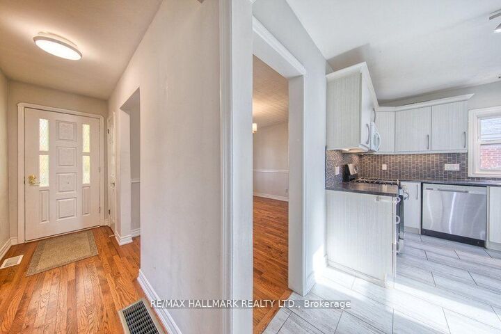 Property Photo:  31 Glen Muir Drive  ON M1M 2C6 