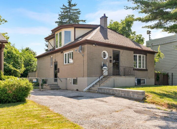 Property Photo:  52 Briarwood Avenue  ON L5G 3N6 