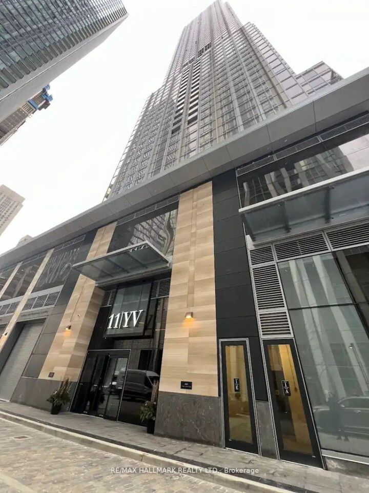 Property Photo:  11 Yorkville Avenue 2006  ON M4W 0B7 