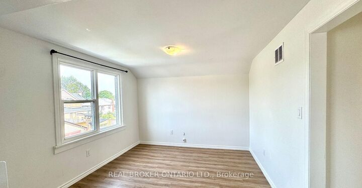 Property Photo:  301 Wallace Ave Avenue S Upper  ON L3B 1R8 