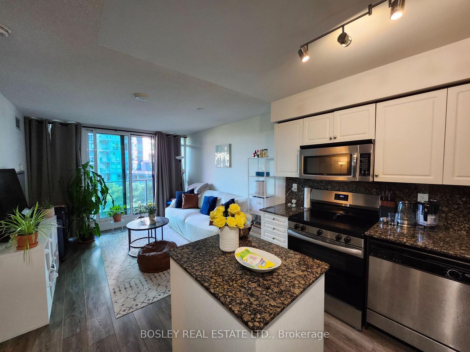 Property Photo:  215 Fort York Boulevard 414  ON M5V 4A2 