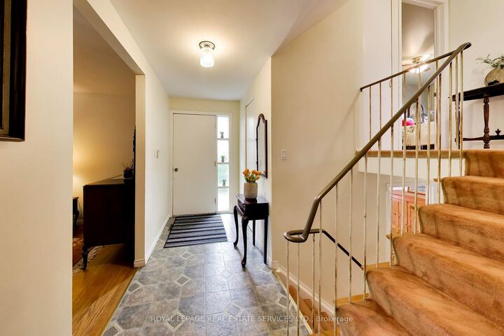 Property Photo:  24 Elmvale Crescent  ON M9V 2B9 