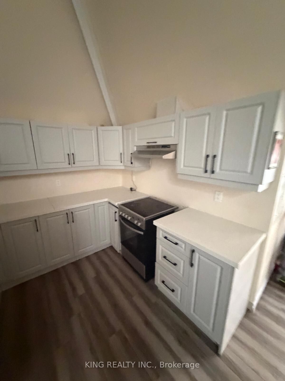 Property Photo:  544 Dundas Street E Upper  ON N6B 1W8 