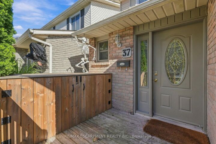 Property Photo:  37 Bayview Drive  ON L3M 4Z6 