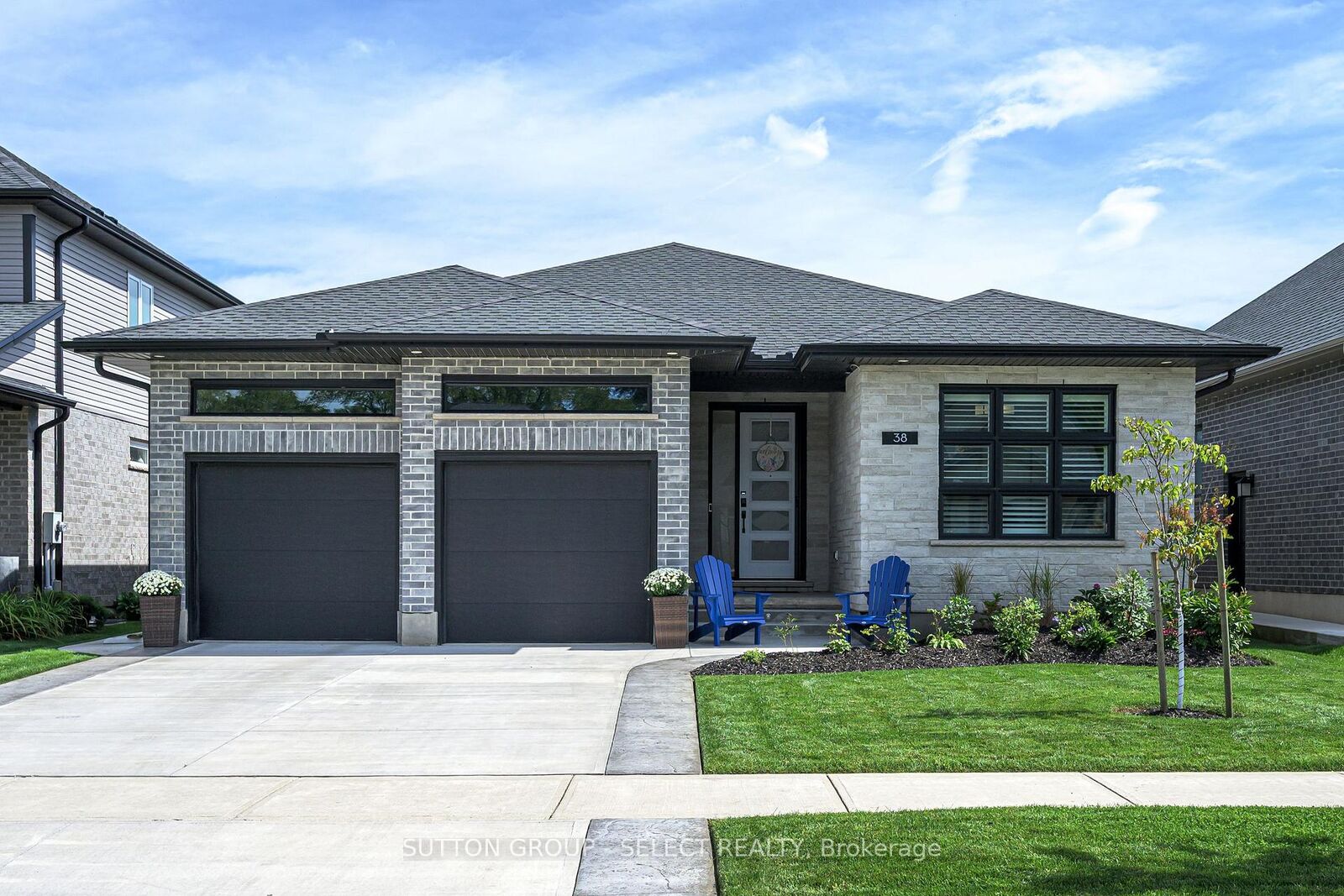 Property Photo: 38 Royal Dornoch Drive ON N5R 0K4