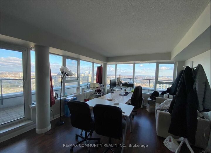 Property Photo:  25 Town Centre Court Lph01  ON M1P 0B4 