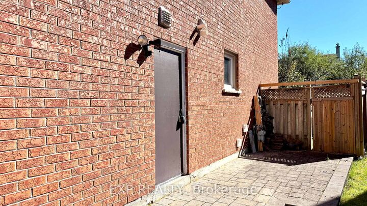 Property Photo:  1816 Dencourt Drive Basement  ON L1V 4Y2 