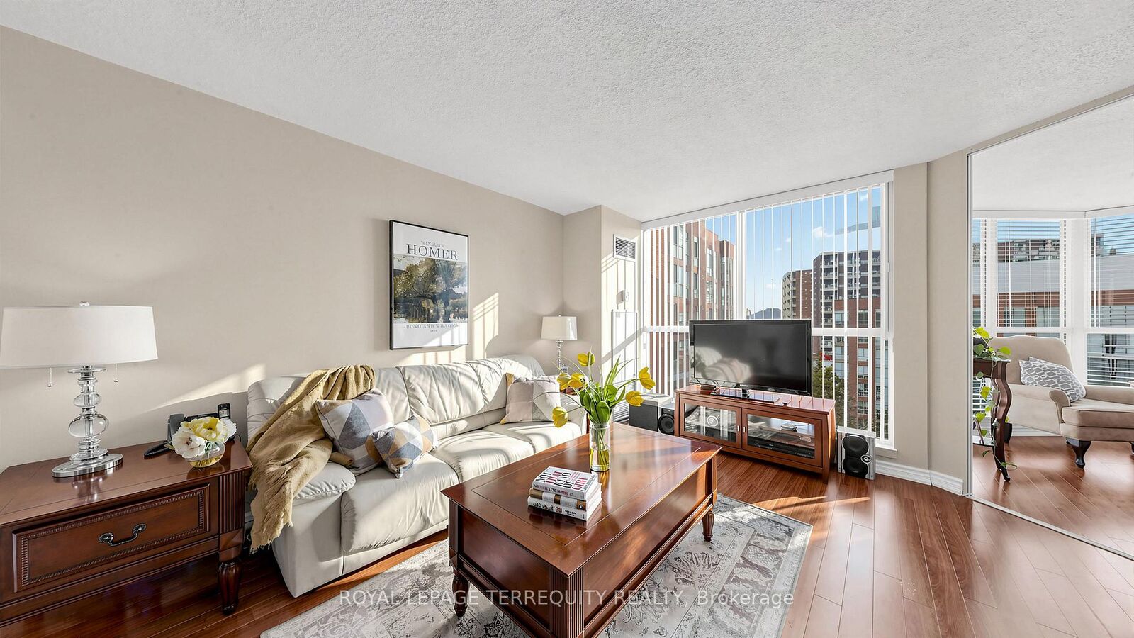 Property Photo:  22 Southport Street 833  ON M6S 4Y9 