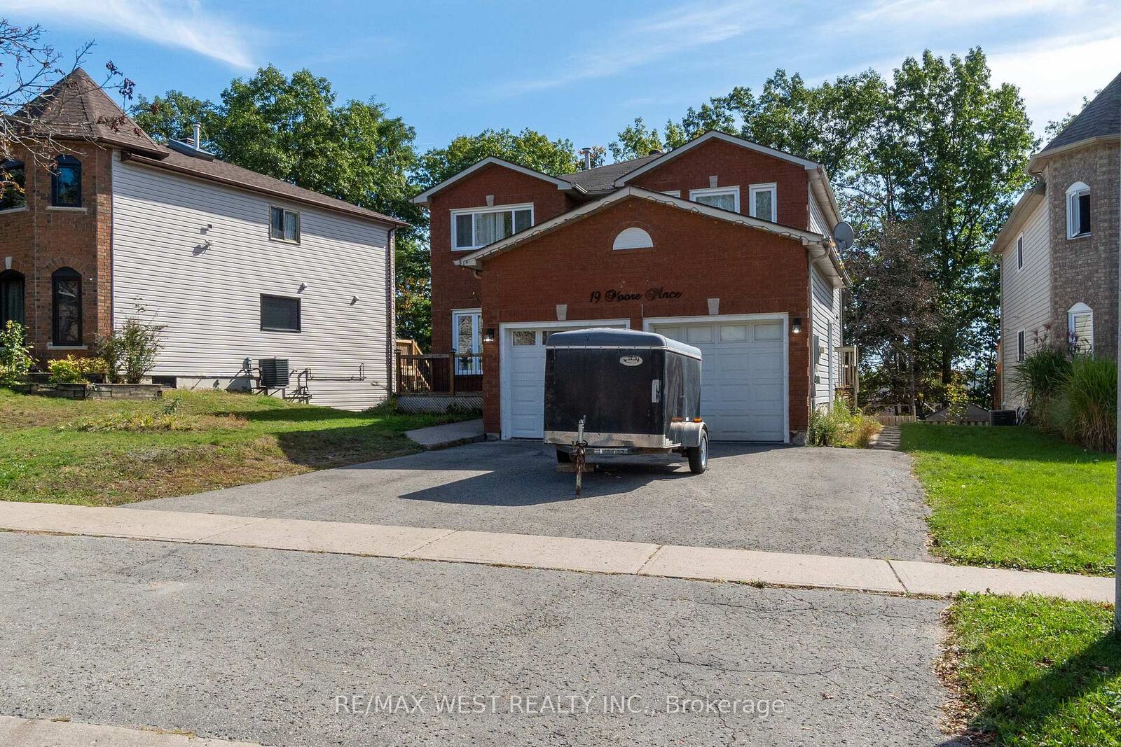 Property Photo: 19 Moore Place ON L4N 6N6