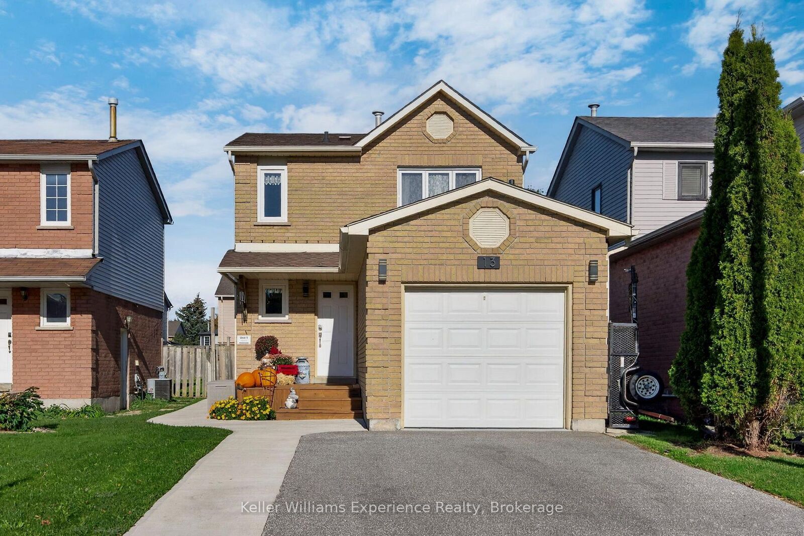 Property Photo:  13 Lindsay Court  ON L4M 6G5 