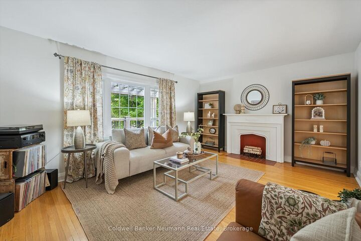 Property Photo:  68 Albert Street  ON N1G 1C8 