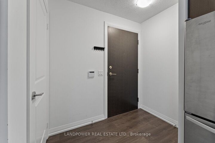 Property Photo:  60 Ann O'Reilly Road 1761  ON M2J 0C8 