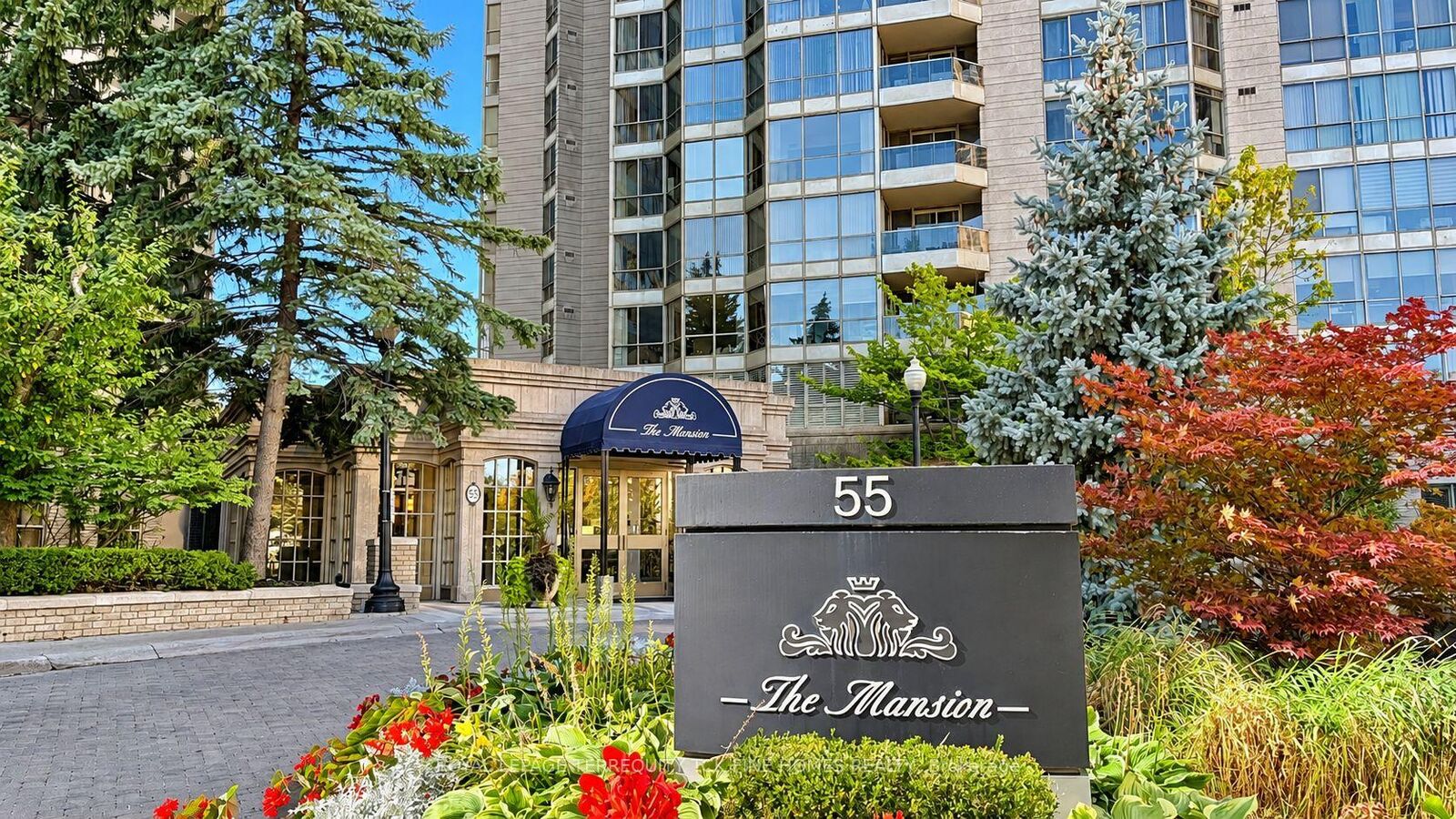Property Photo:  55 Kingsbridge Garden Circle 210  ON L5R 1Y1 
