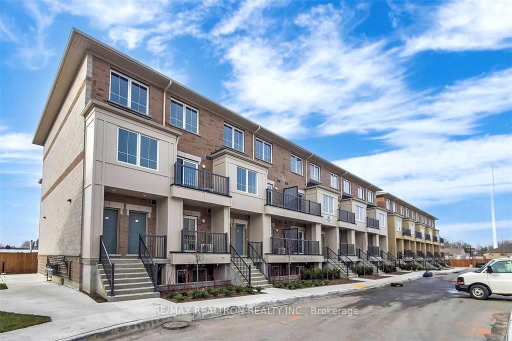 Property Photo:  480 Beresford Path 19  ON L1H 0B2 