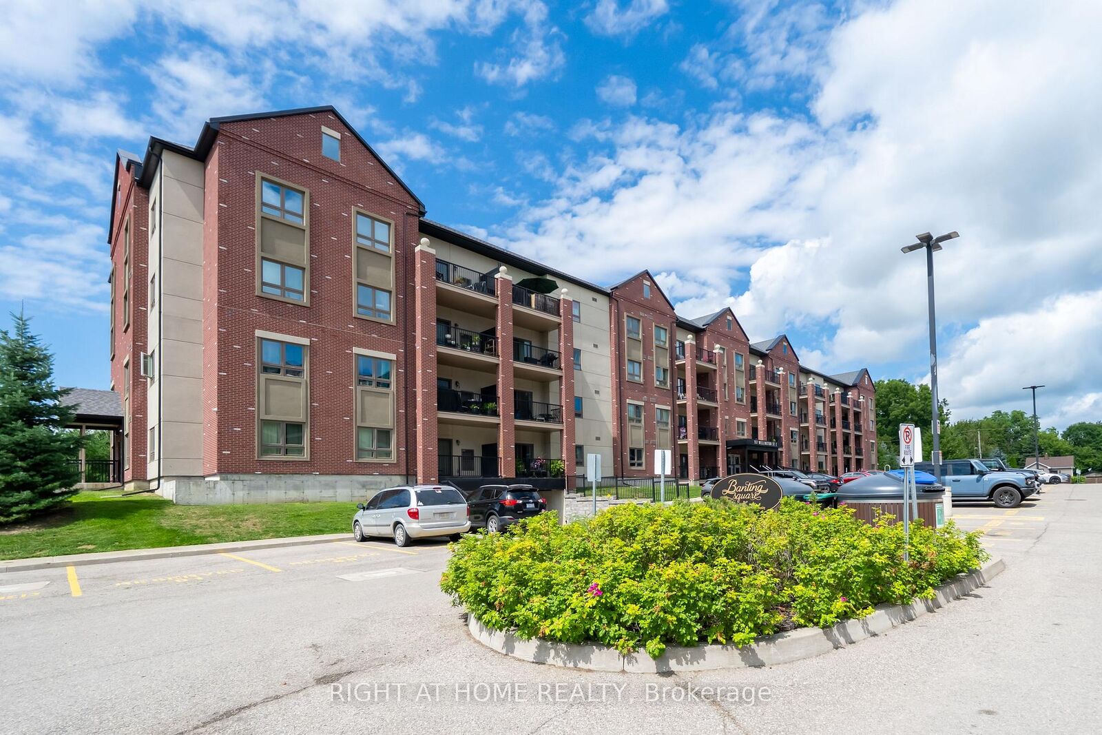 Property Photo:  157 Wellington Street E 304  ON L9R 0R7 