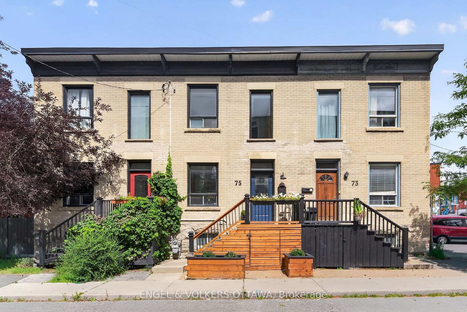 Property Photo: 75 Eccles Street ON K1R 6S5