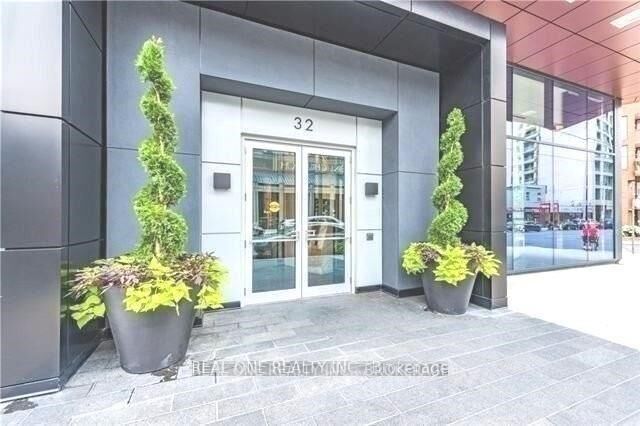 Property Photo:  32 Davenport Road 1101  ON M5R 0B5 