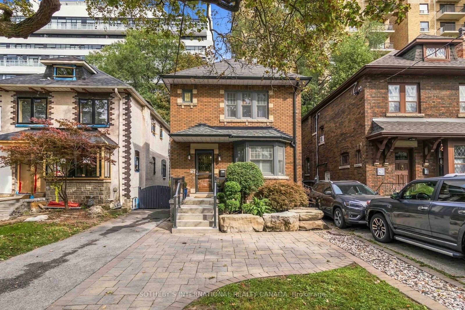 Property Photo:  25 Cortland Avenue  ON M4R 1T7 