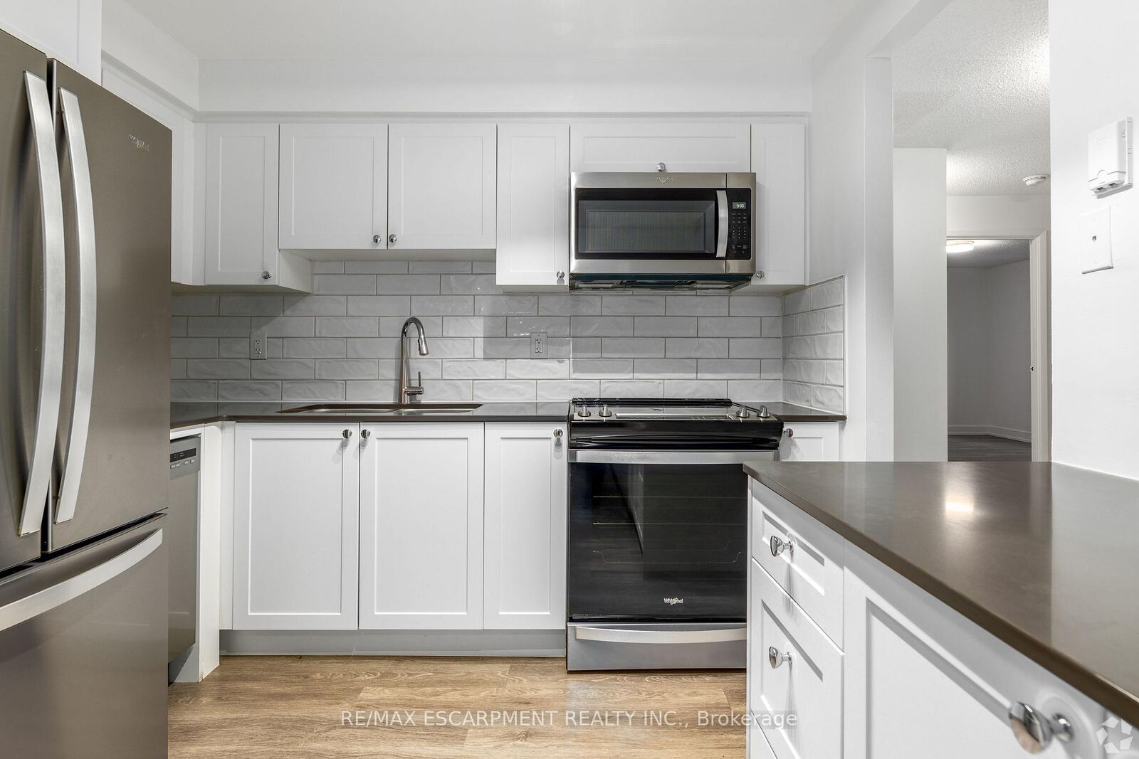Property Photo:  565 Belmont Avenue W 0033  ON N2M 5E7 